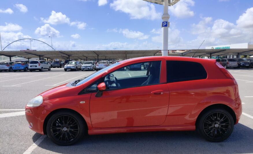 FIAT PUNTO 1.4 GASOLINA 95 CV 2006 1370.00 KM MANUAL