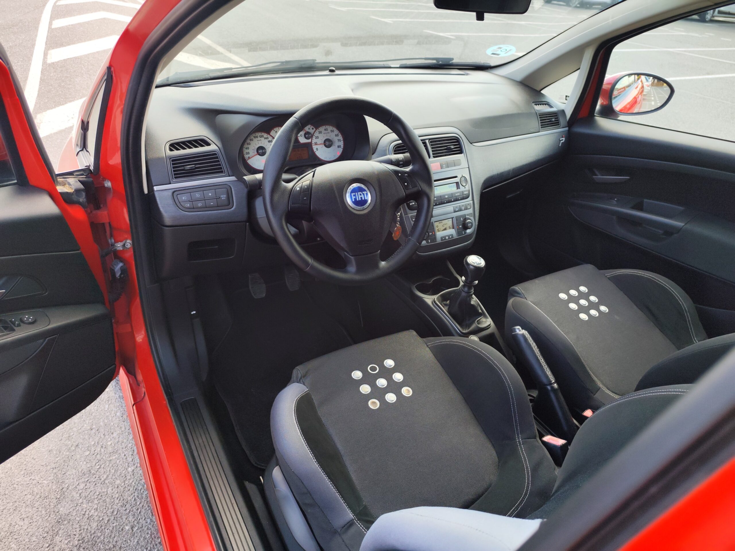 FIAT PUNTO 1.4 GASOLINA 95 CV 2006 1370.00 KM MANUAL