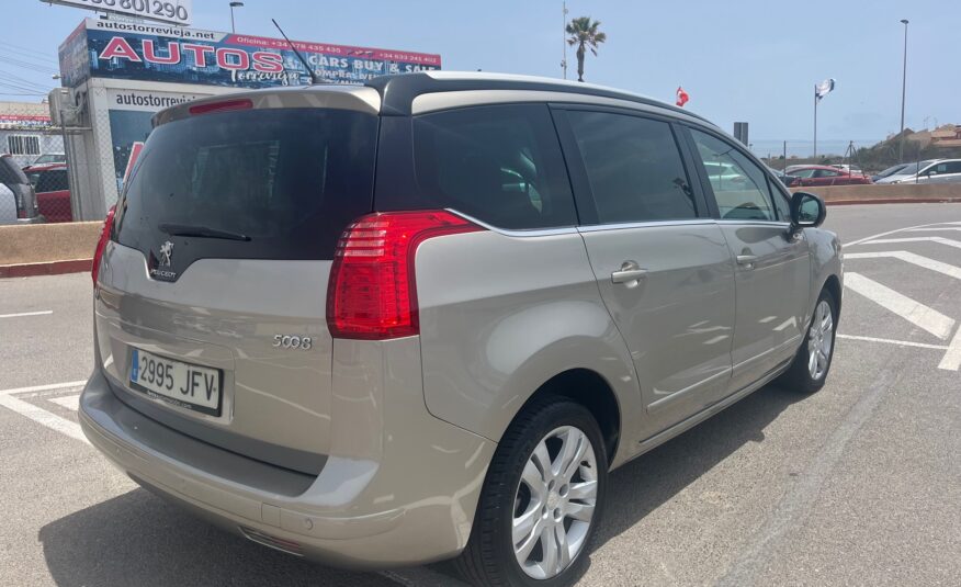 PEUGEOT 5008 7 PLAZAS 1.6 DIESEL 120 CV 2015 193000 KM MANUAL