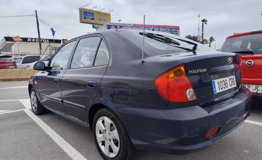 HYUNDAI ACCENT 1.3 GASOLINA 84 CV 2004 90.000 KM  MANUAL