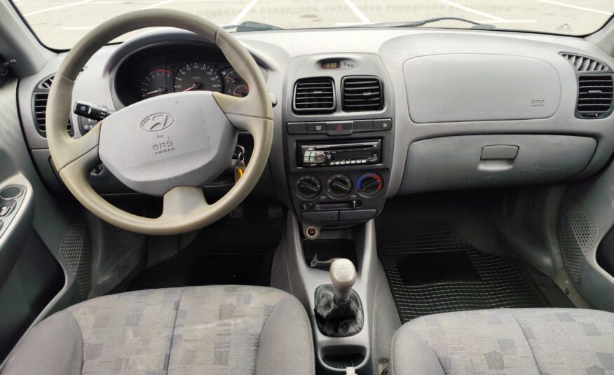 HYUNDAI ACCENT 1.3 GASOLINA 84 CV 2004 90.000 KM  MANUAL