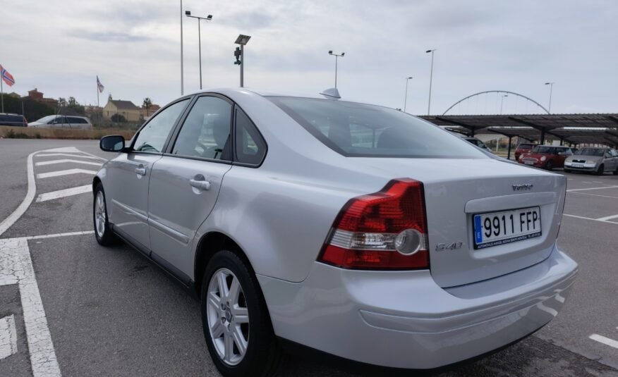 VOLVO S40 2.4 GASOLINA 140 CV 2006 168.000 KM AUTOMATICO