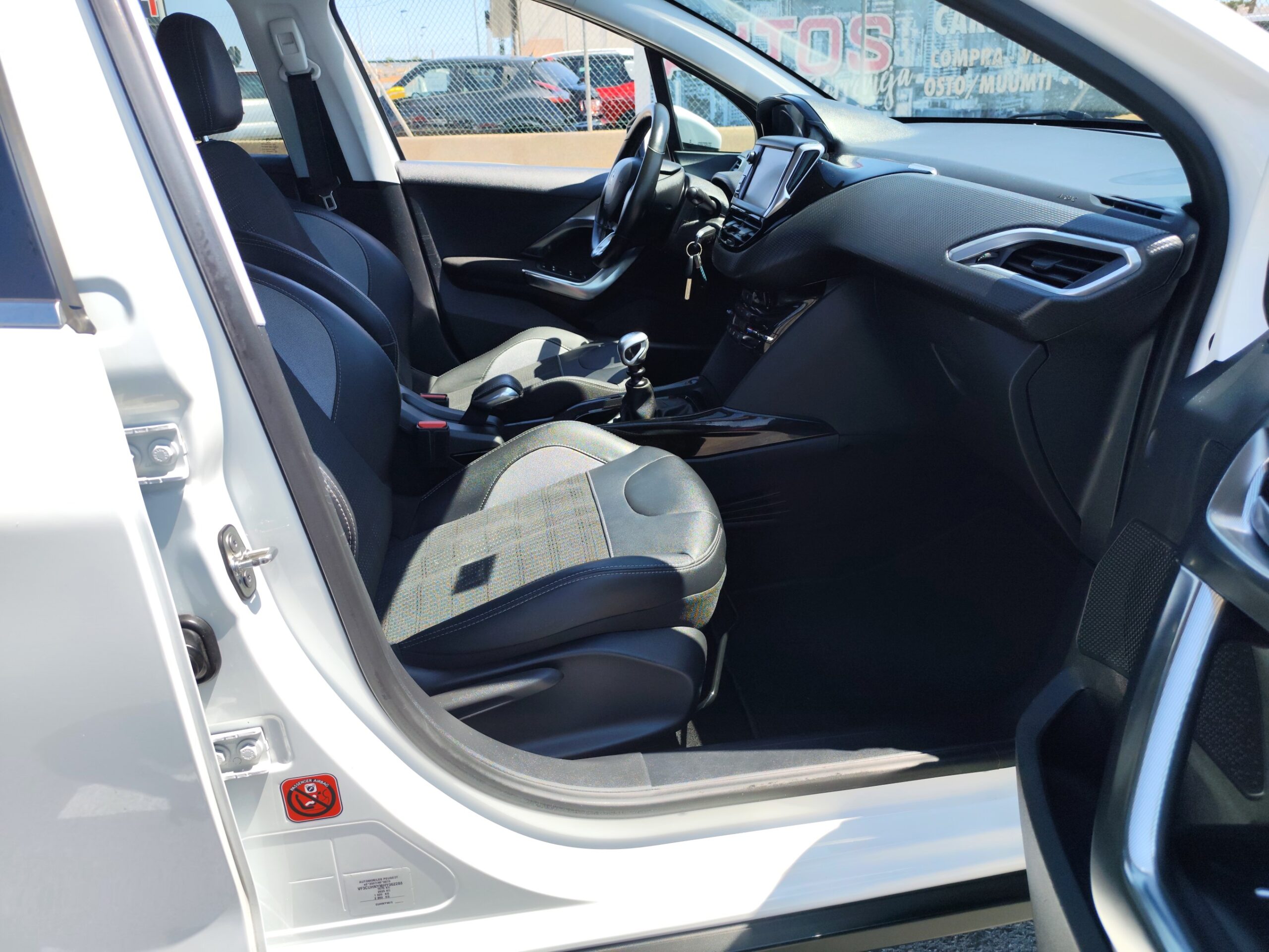 PEUGEOT 2008 1.2 GASOLINA 130 CV 122.000 KM 2017 MANUAL