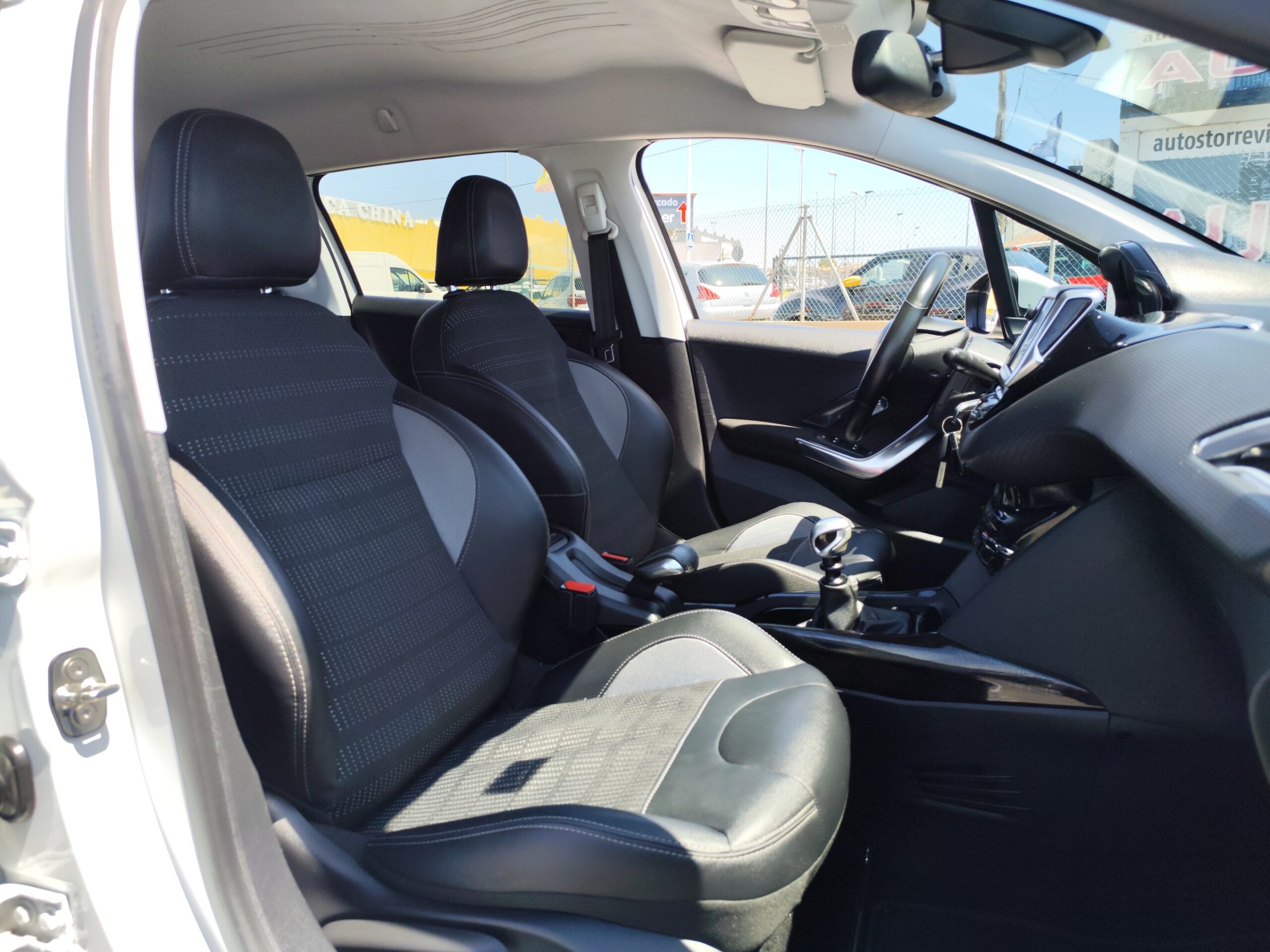 PEUGEOT 2008 1.2 GASOLINA 130 CV 122.000 KM 2017 MANUAL