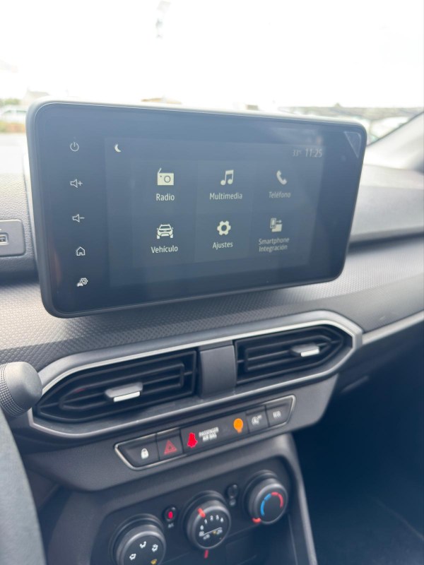 DACIA SANDERO 1.0 GASOLINA 2023 90 CV SOLO 13.000 KM  MANUAL