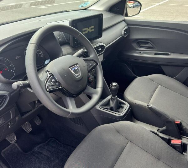 DACIA SANDERO 1.0 GASOLINA 2023 90 CV SOLO 13.000 KM  MANUAL