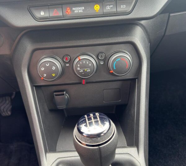 DACIA SANDERO 1.0 GASOLINA 2023 90 CV SOLO 13.000 KM  MANUAL