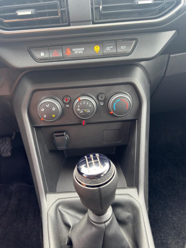 DACIA SANDERO 1.0 GASOLINA 2023 90 CV SOLO 13.000 KM  MANUAL