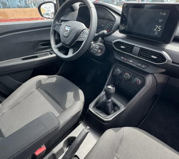 DACIA SANDERO 1.0 GASOLINA 2023 90 CV SOLO 13.000 KM  MANUAL