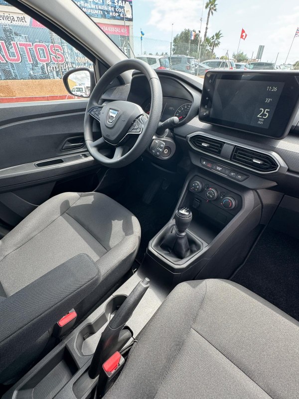 DACIA SANDERO 1.0 GASOLINA 2023 90 CV SOLO 13.000 KM  MANUAL