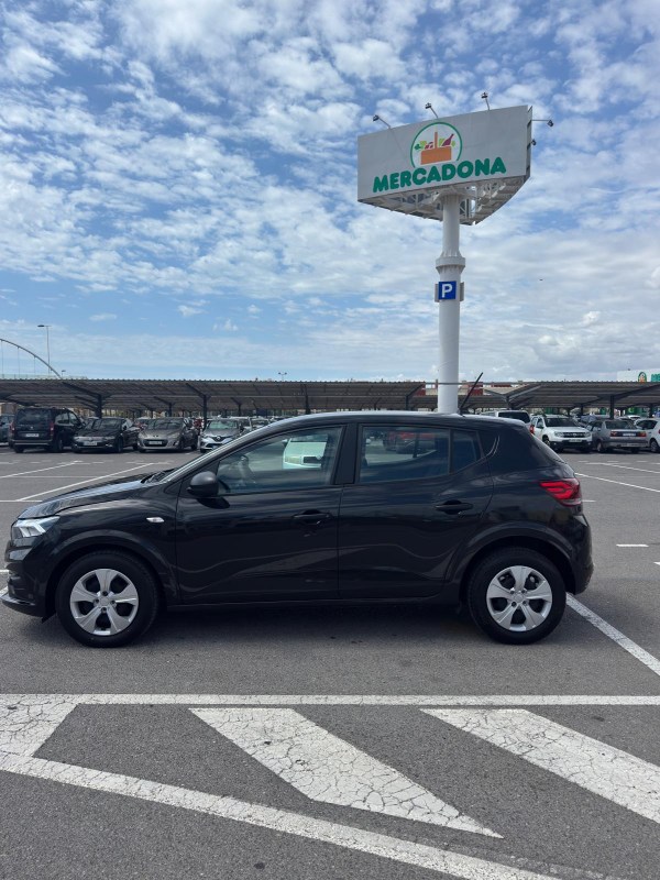 DACIA SANDERO 1.0 GASOLINA 2023 90 CV SOLO 13.000 KM  MANUAL