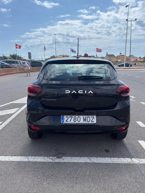 DACIA SANDERO 1.0 GASOLINA 2023 90 CV SOLO 13.000 KM  MANUAL