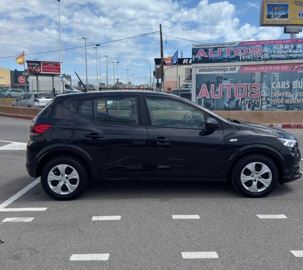 DACIA SANDERO 1.0 GASOLINA 2023 90 CV SOLO 13.000 KM  MANUAL