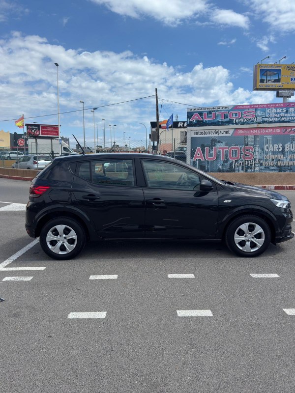 DACIA SANDERO 1.0 GASOLINA 2023 90 CV SOLO 13.000 KM  MANUAL