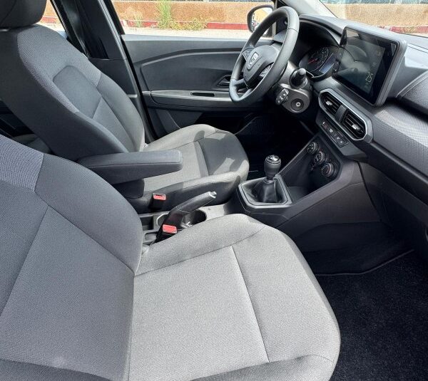 DACIA SANDERO 1.0 GASOLINA 2023 90 CV SOLO 13.000 KM  MANUAL