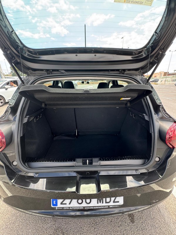 DACIA SANDERO 1.0 GASOLINA 2023 90 CV SOLO 13.000 KM  MANUAL