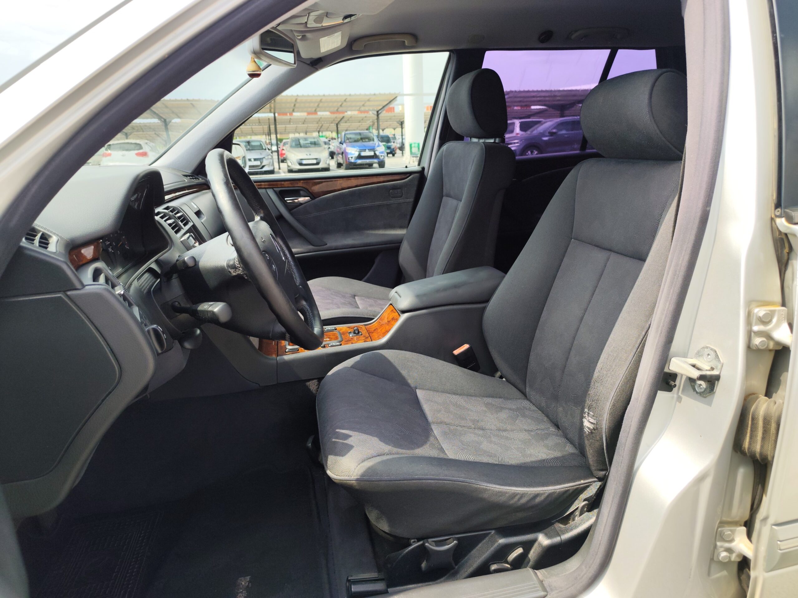 MERCEDES-BENZ E-320 4MAT 3.2 GASOLINA 224 CV 272.000 KM 2000 AUTOMATICO