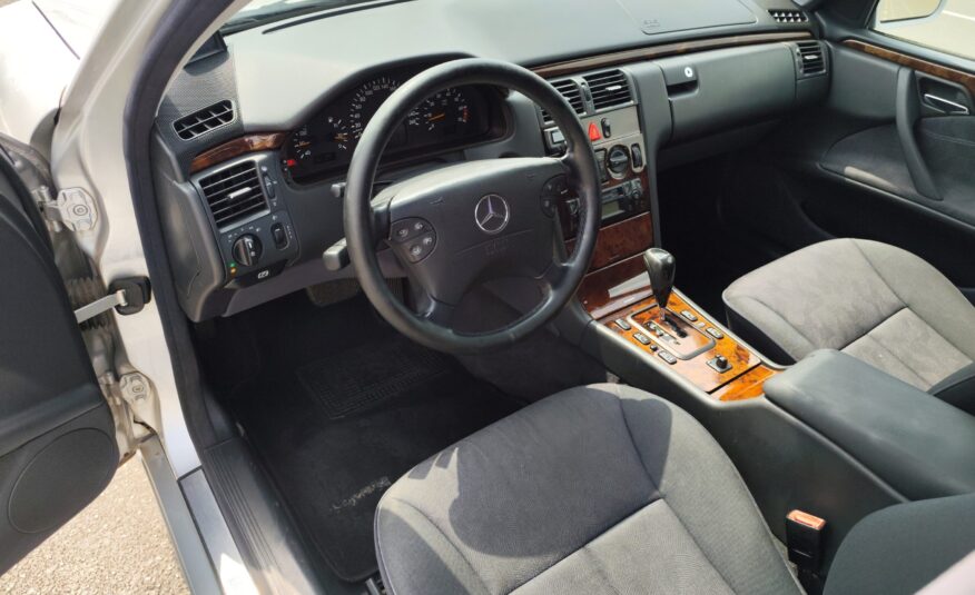 MERCEDES-BENZ E-320 4MAT 3.2 GASOLINA 224 CV 272.000 KM 2000 AUTOMATICO