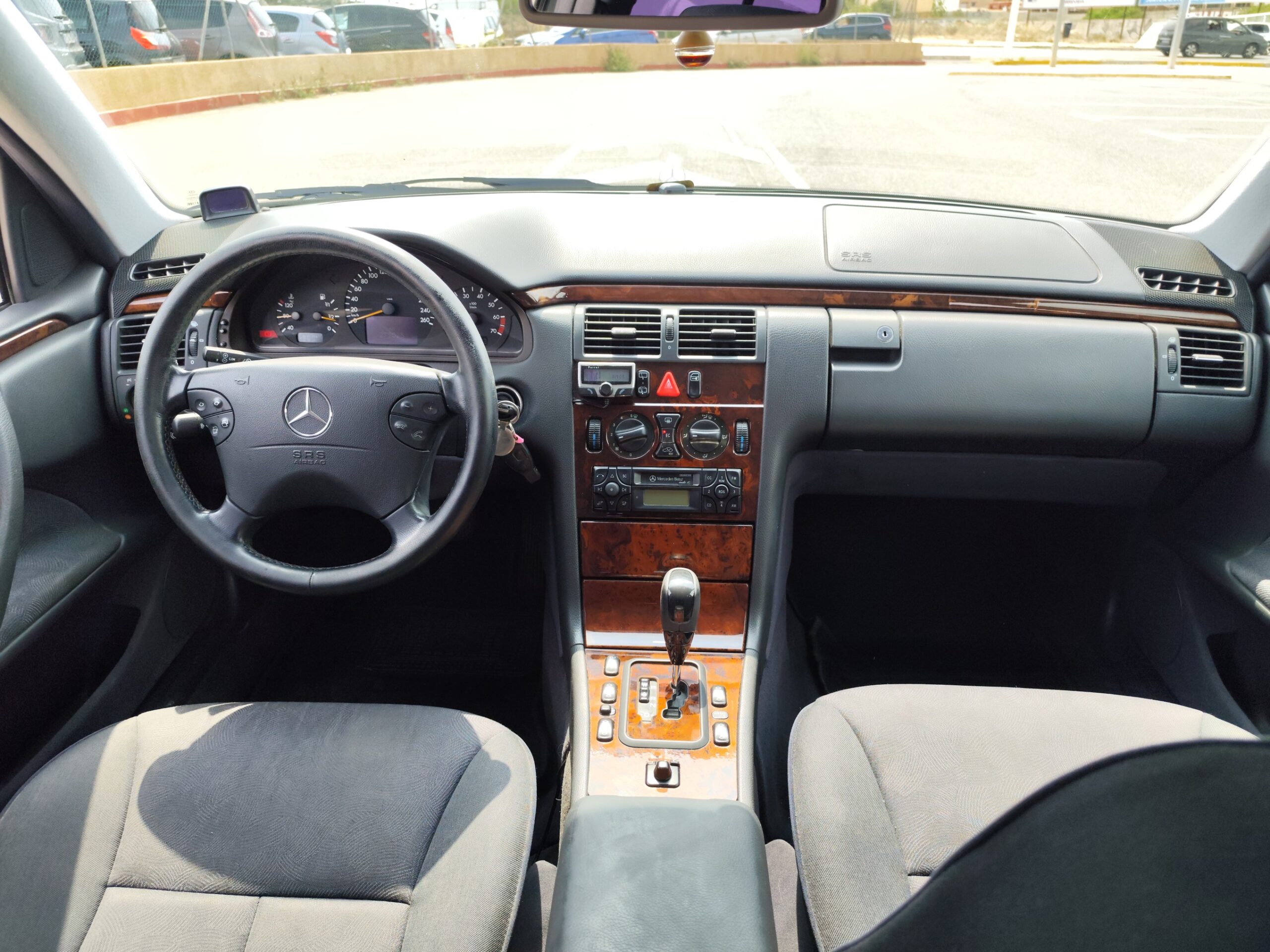 MERCEDES-BENZ E-320 4MAT 3.2 GASOLINA 224 CV 272.000 KM 2000 AUTOMATICO