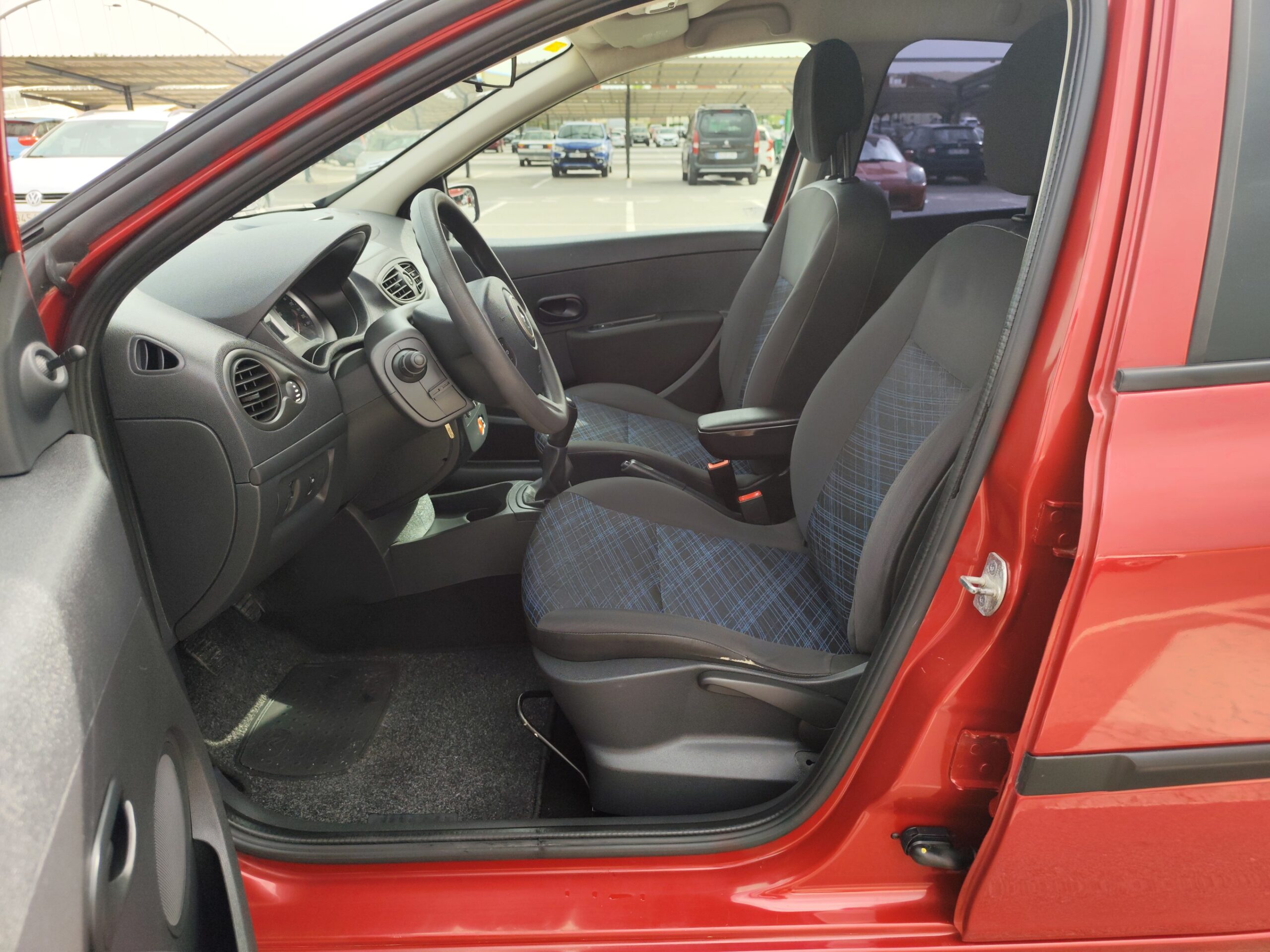 RENAULT CLIO 1.2 GASOLINA 75 CV 170.000 KM 2008 MANUAL