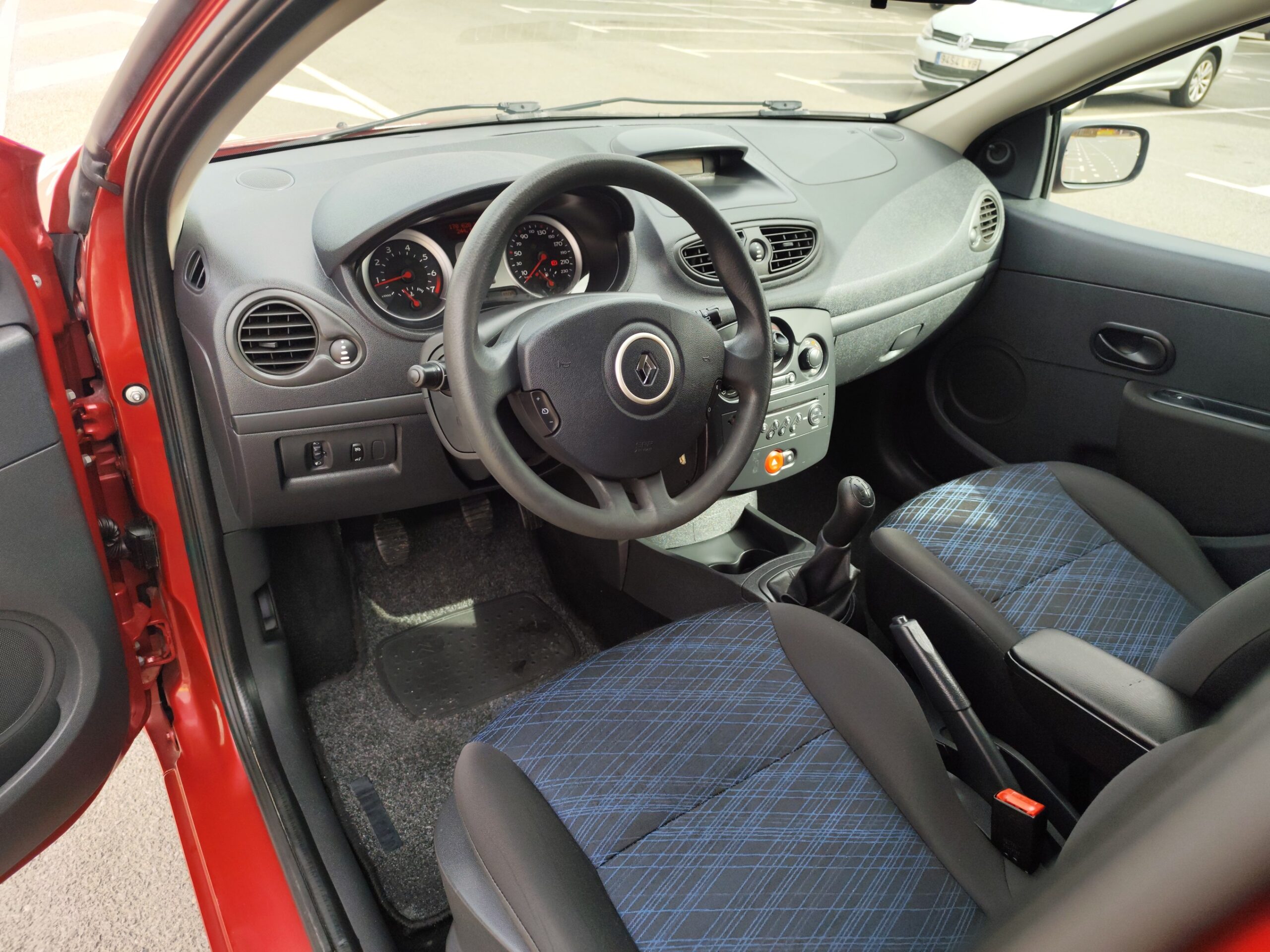 RENAULT CLIO 1.2 GASOLINA 75 CV 170.000 KM 2008 MANUAL