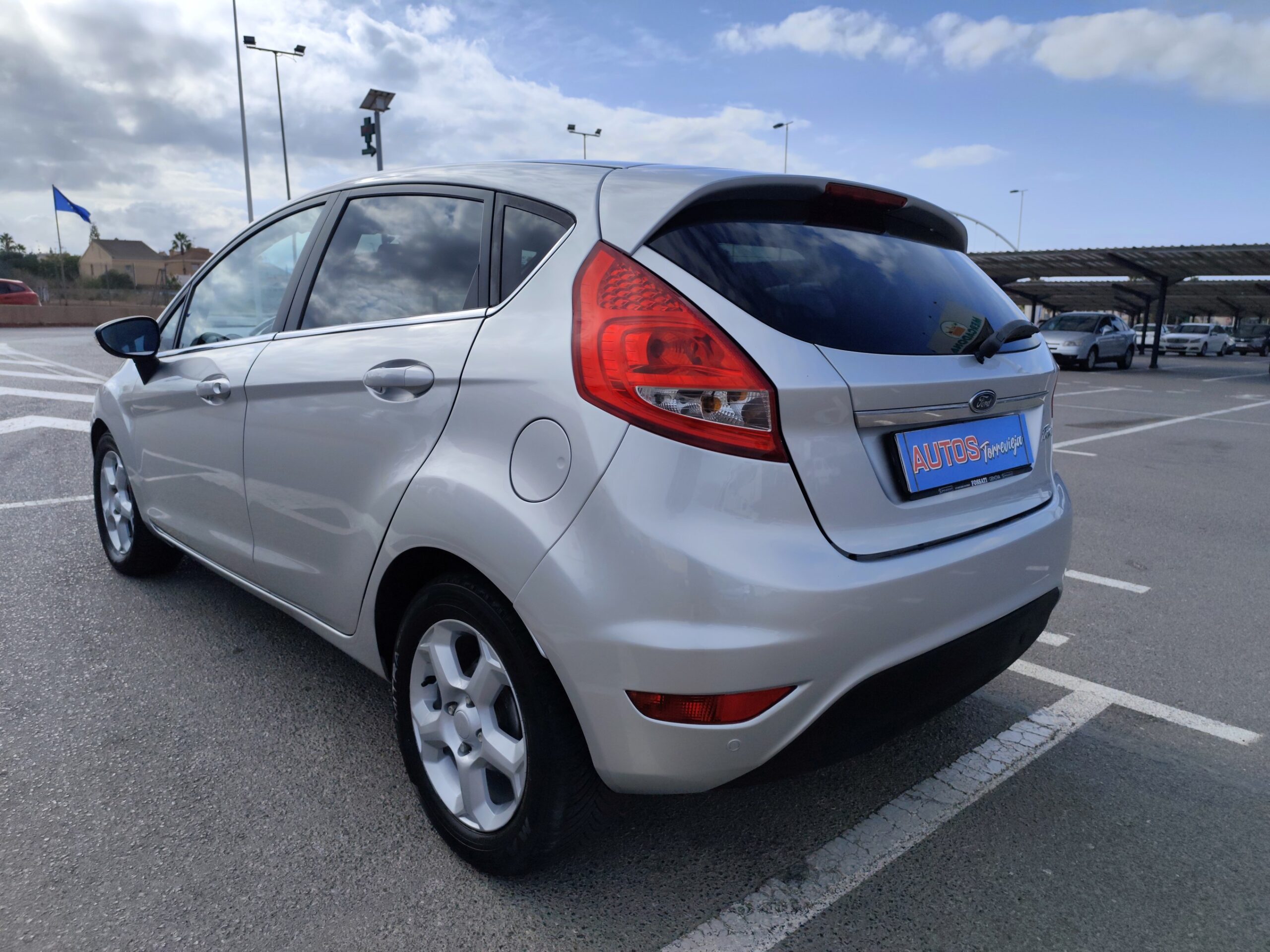 FORD FIESTA 1.4 GASOLINA 97 CV 167.000 KM 2010 AUTOMATICO