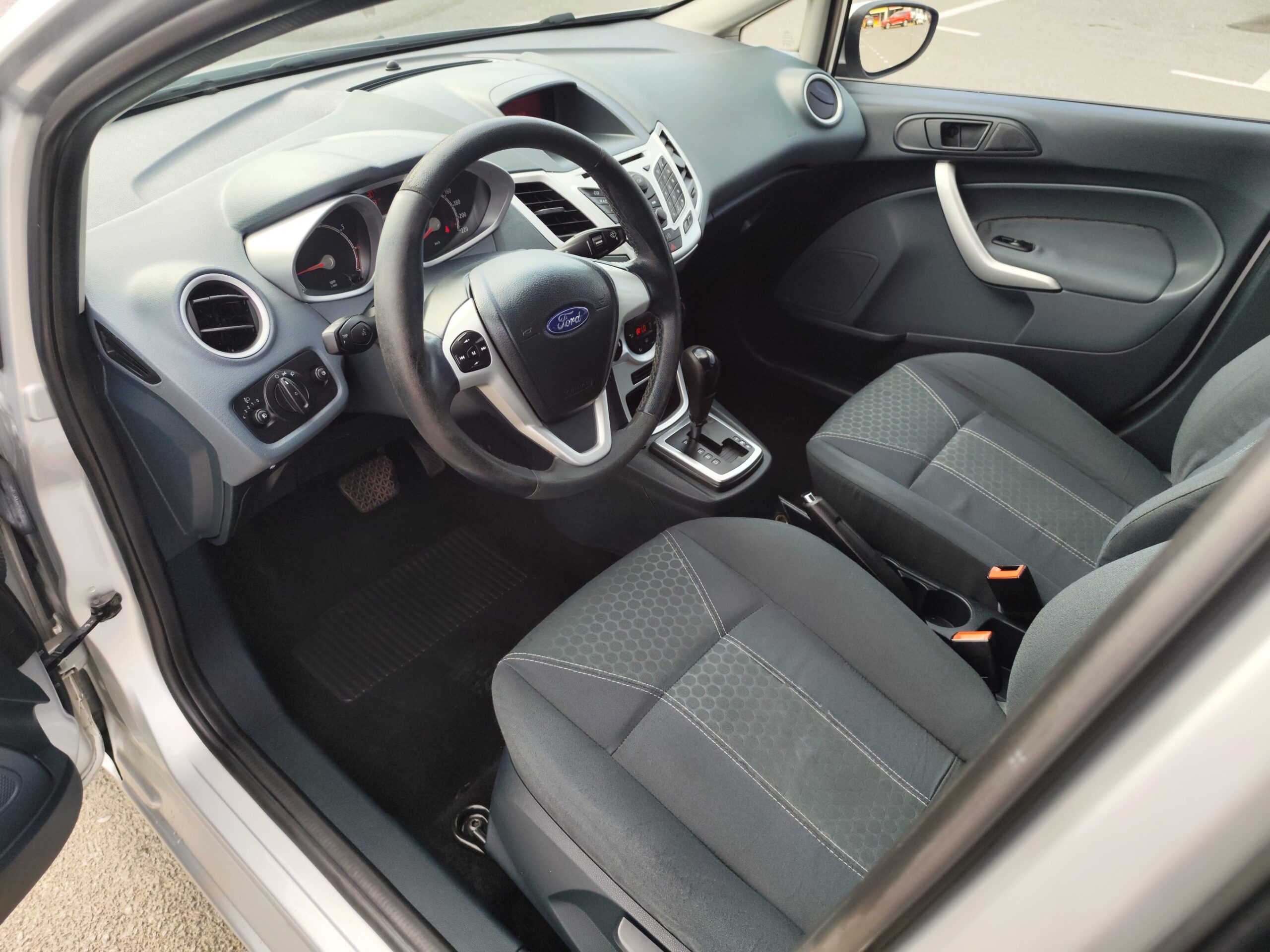 FORD FIESTA 1.4 GASOLINA 97 CV 167.000 KM 2010 AUTOMATICO