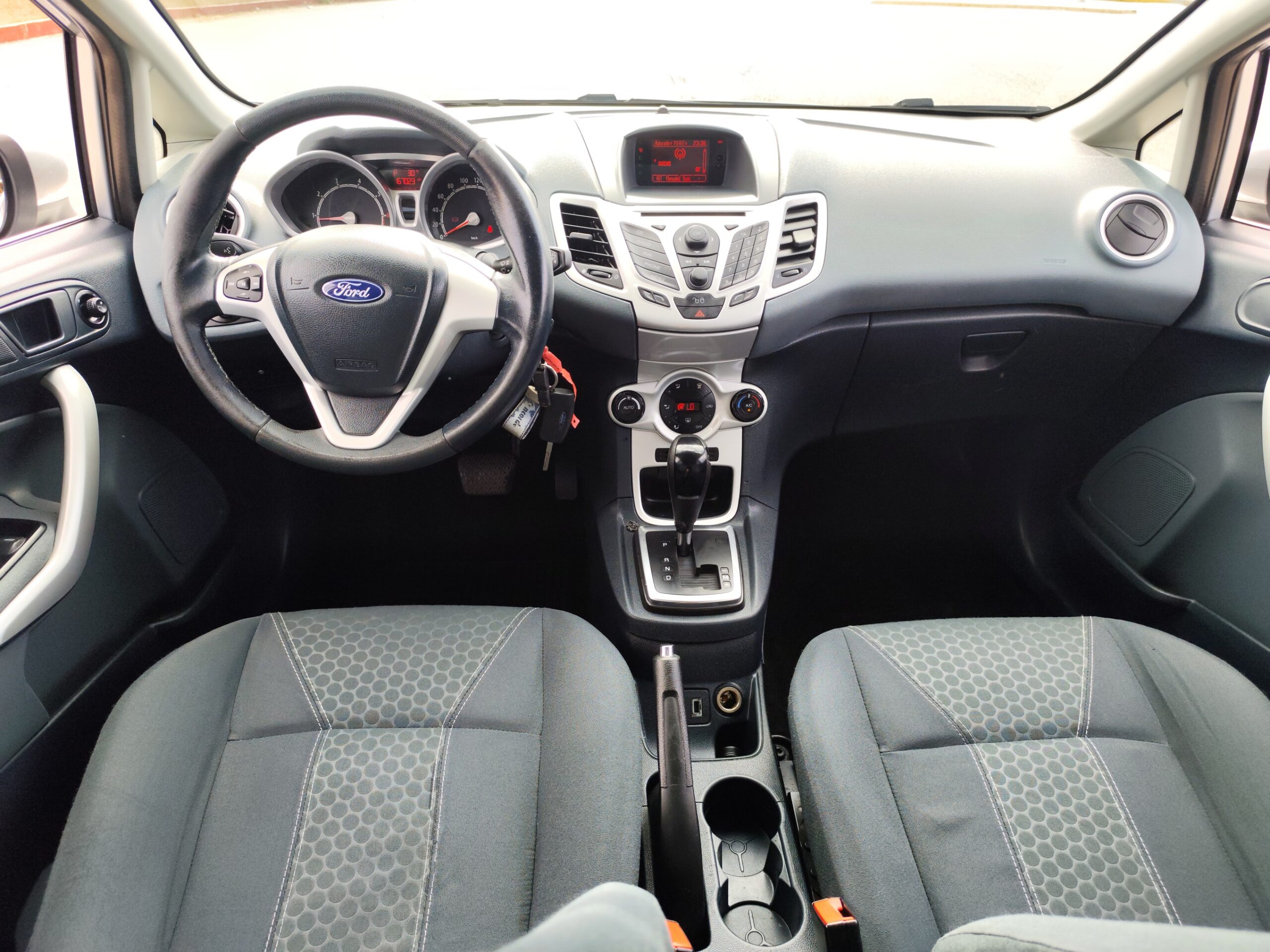 FORD FIESTA 1.4 GASOLINA 97 CV 167.000 KM 2010 AUTOMATICO