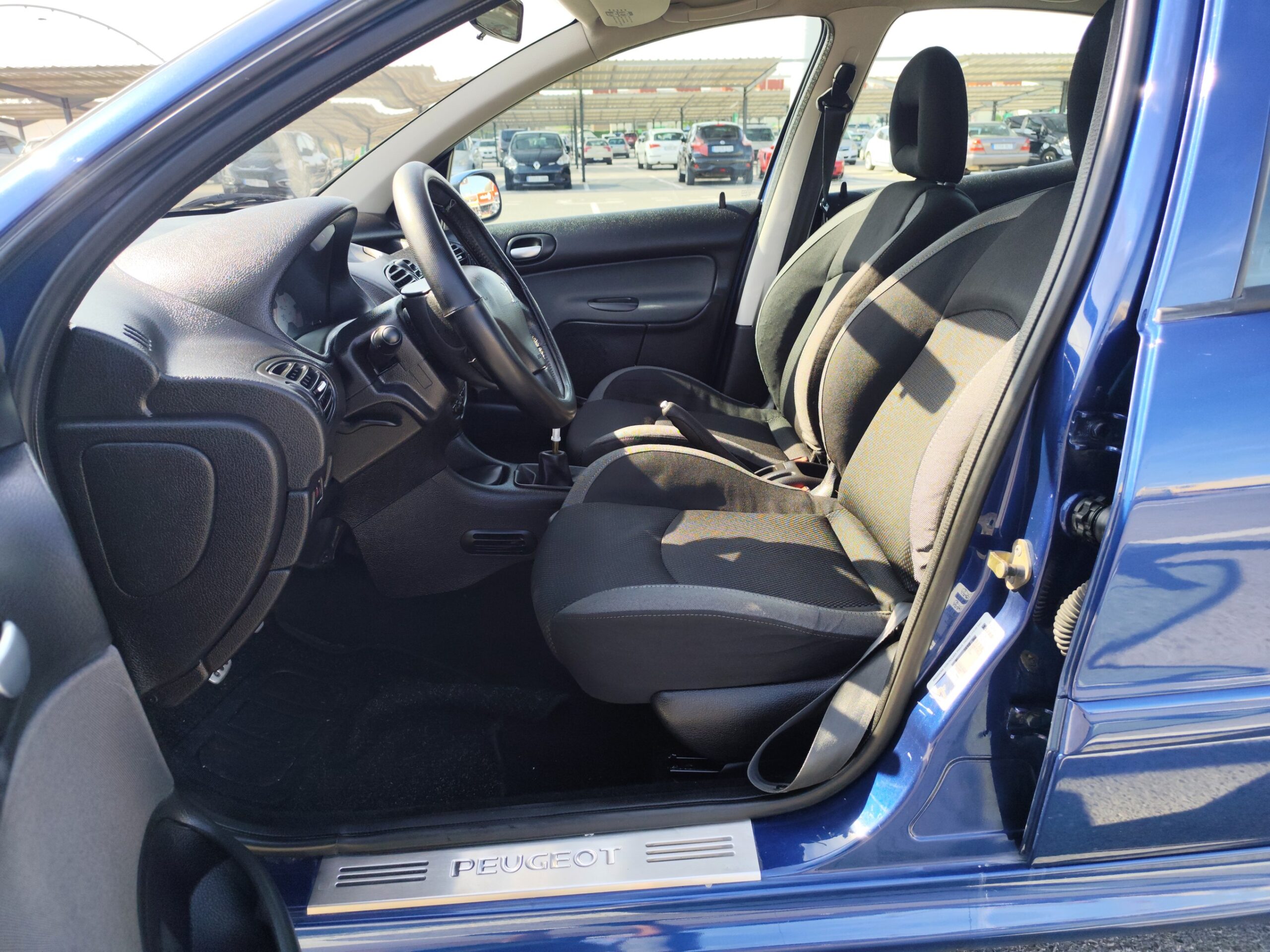 PEUEGTO 206 1.4 HDI DIESEL 68 CV 234.000 KM 2006 MANUAL