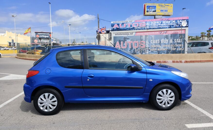 PEUGEOT 206+ 1.4 GASOLINA 75 CV 132.000 KM 2012 MANUAL