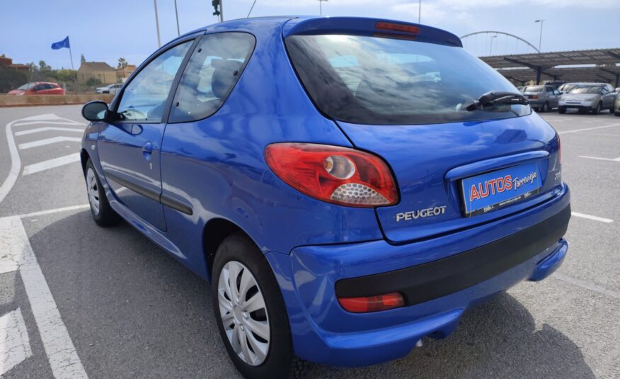 PEUGEOT 206+ 1.4 GASOLINA 75 CV 132.000 KM 2012 MANUAL