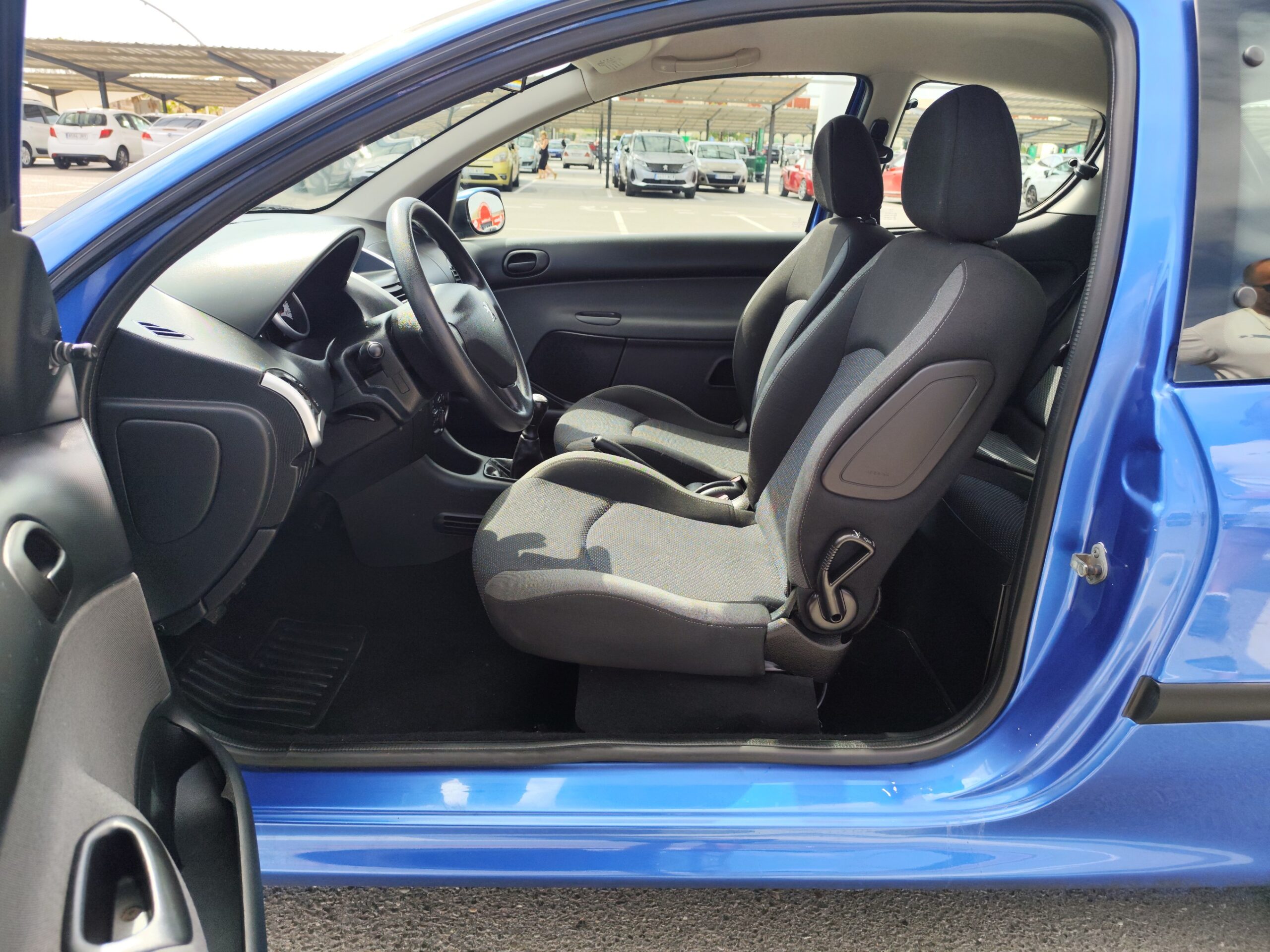 PEUGEOT 206+ 1.4 GASOLINA 75 CV 132.000 KM 2012 MANUAL