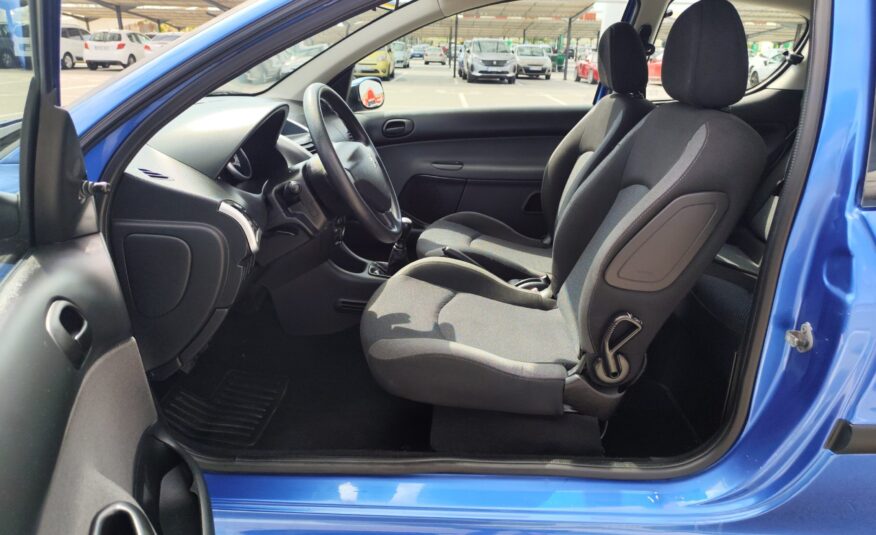 PEUGEOT 206+ 1.4 GASOLINA 75 CV 132.000 KM 2012 MANUAL