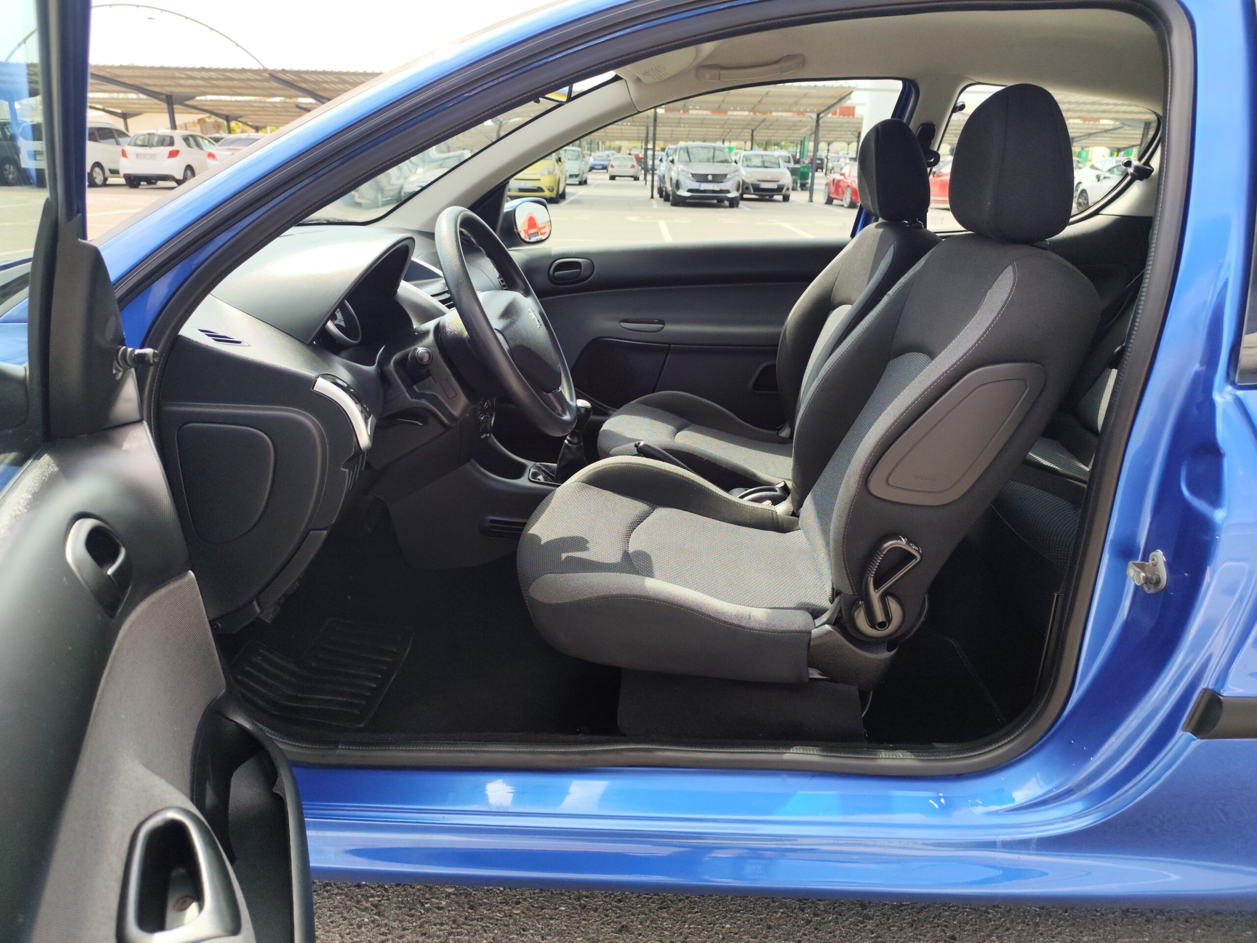 PEUGEOT 206+ 1.4 GASOLINA 75 CV 132.000 KM 2012 MANUAL