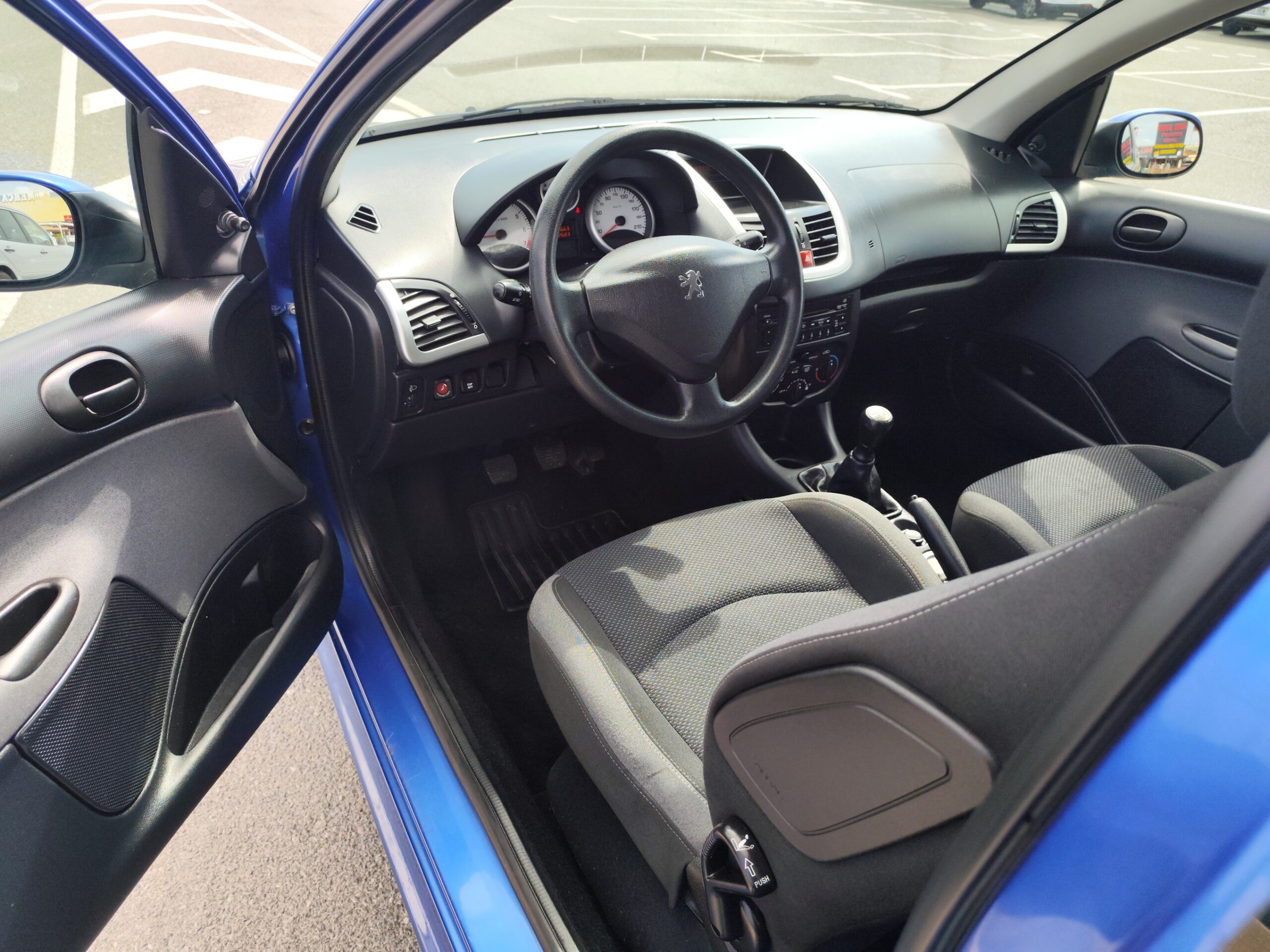 PEUGEOT 206+ 1.4 GASOLINA 75 CV 132.000 KM 2012 MANUAL