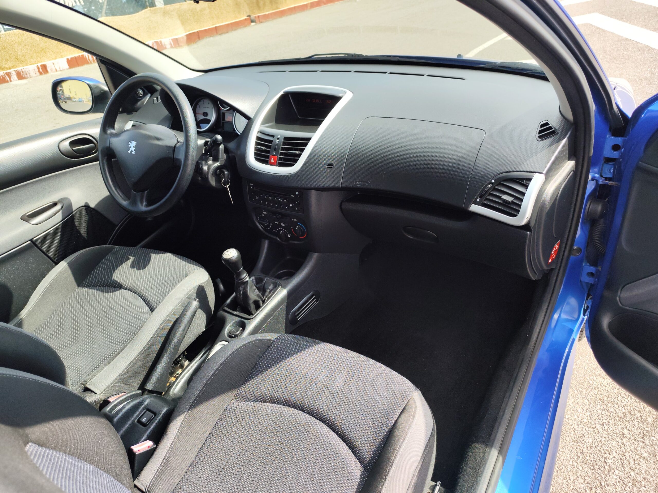 PEUGEOT 206+ 1.4 GASOLINA 75 CV 132.000 KM 2012 MANUAL