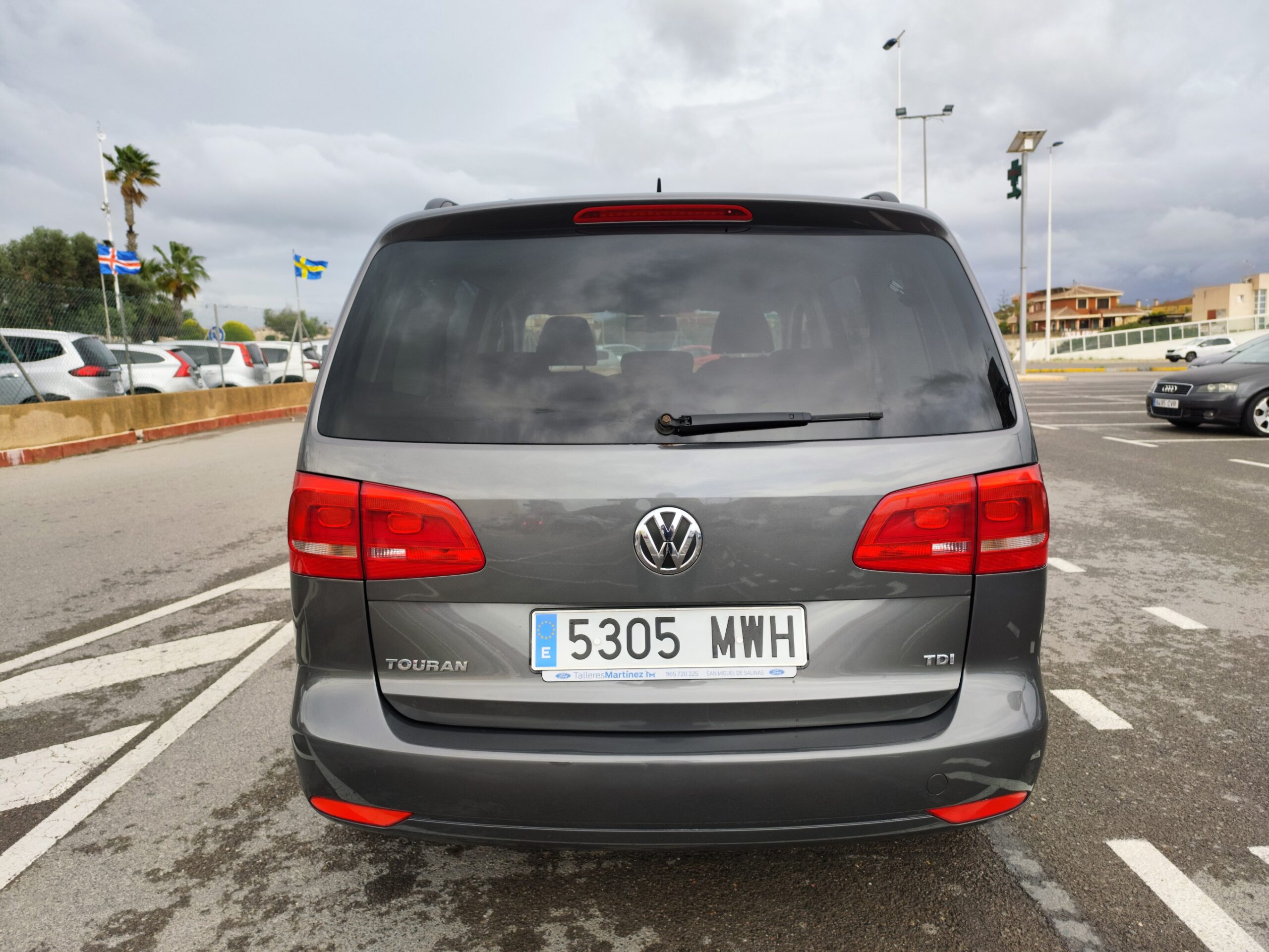 VOLKSWAGEN TOURAN 1.6 DIESEL 105 CV 2011 185.000 KM 7 PLAZAS AUTOMATICO