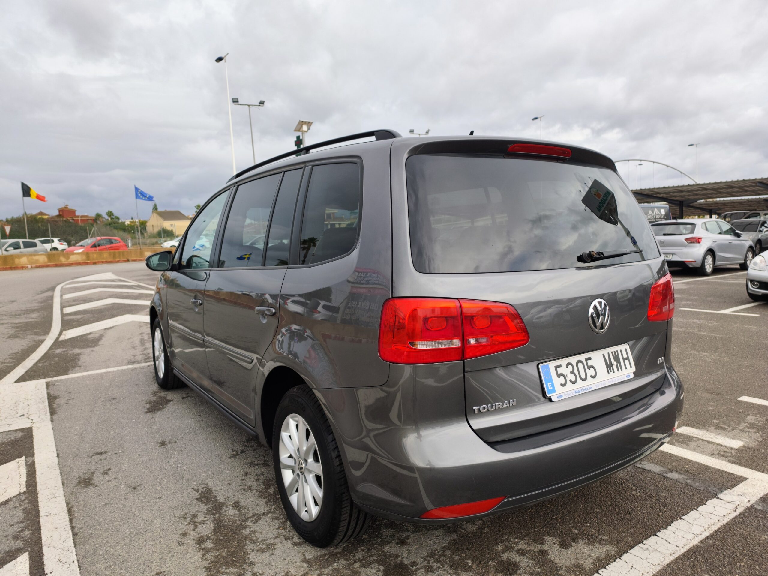 VOLKSWAGEN TOURAN 1.6 DIESEL 105 CV 2011 185.000 KM 7 PLAZAS AUTOMATICO