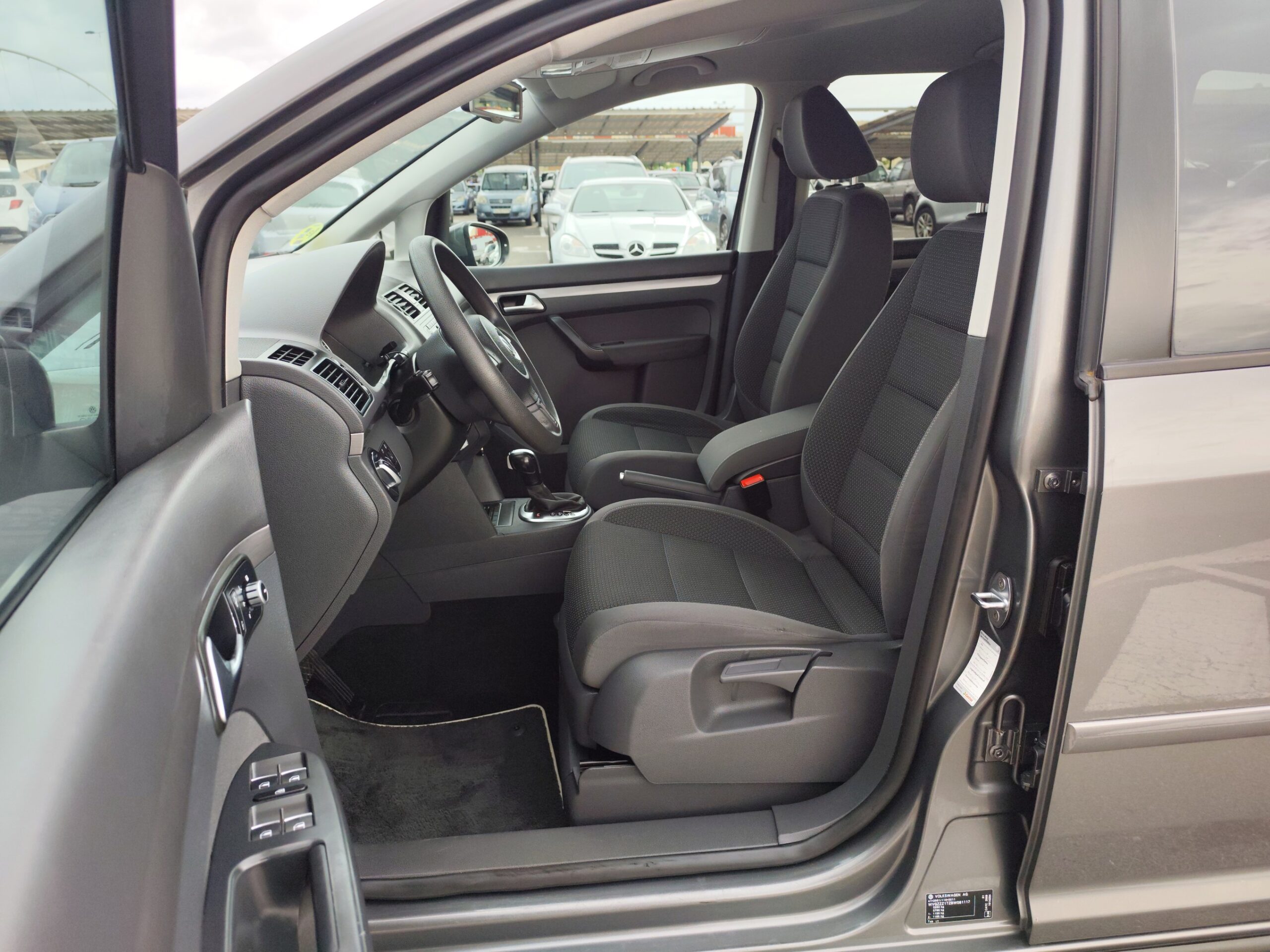 VOLKSWAGEN TOURAN 1.6 DIESEL 105 CV 2011 185.000 KM 7 PLAZAS AUTOMATICO