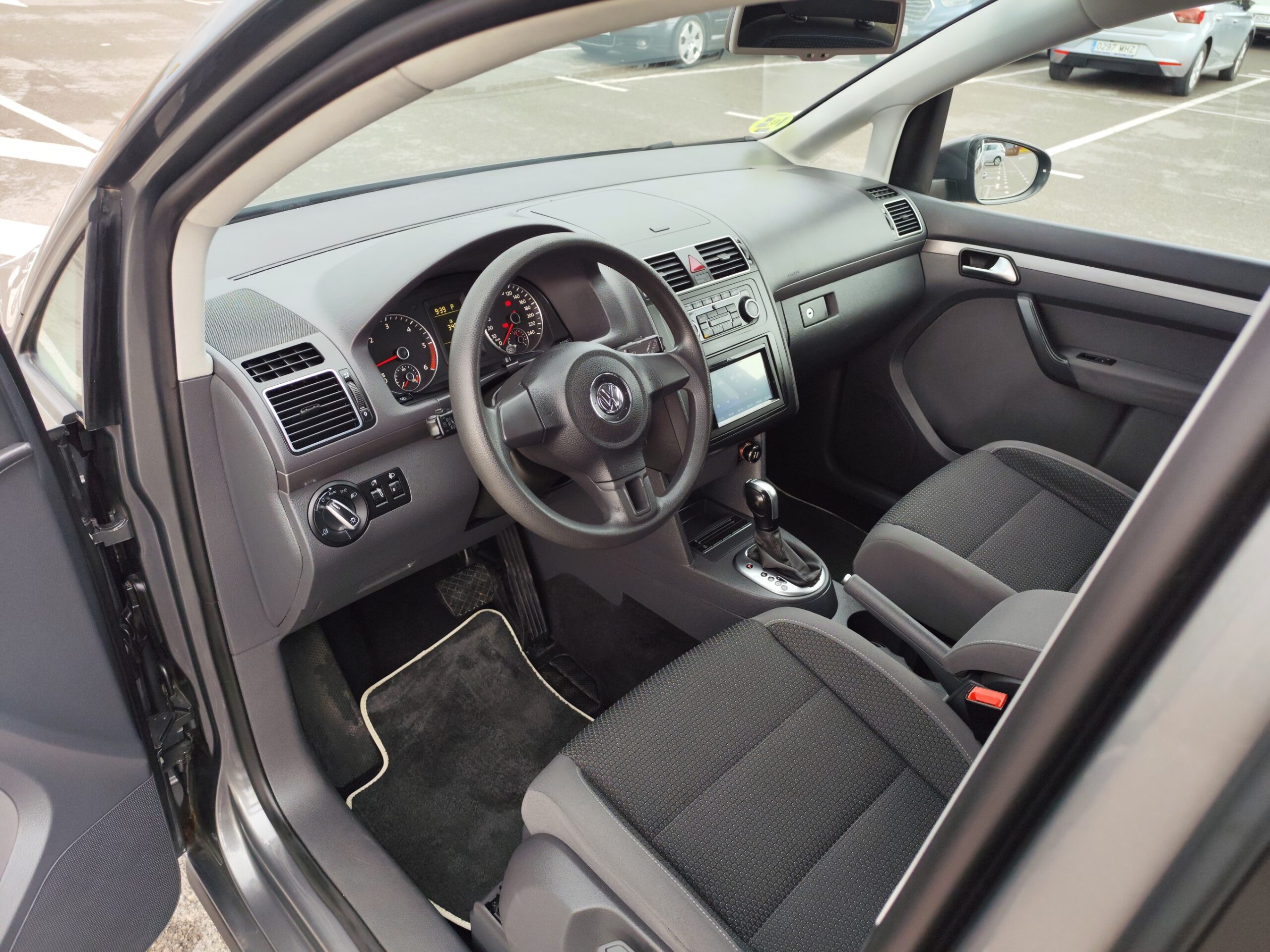 VOLKSWAGEN TOURAN 1.6 DIESEL 105 CV 2011 185.000 KM 7 PLAZAS AUTOMATICO