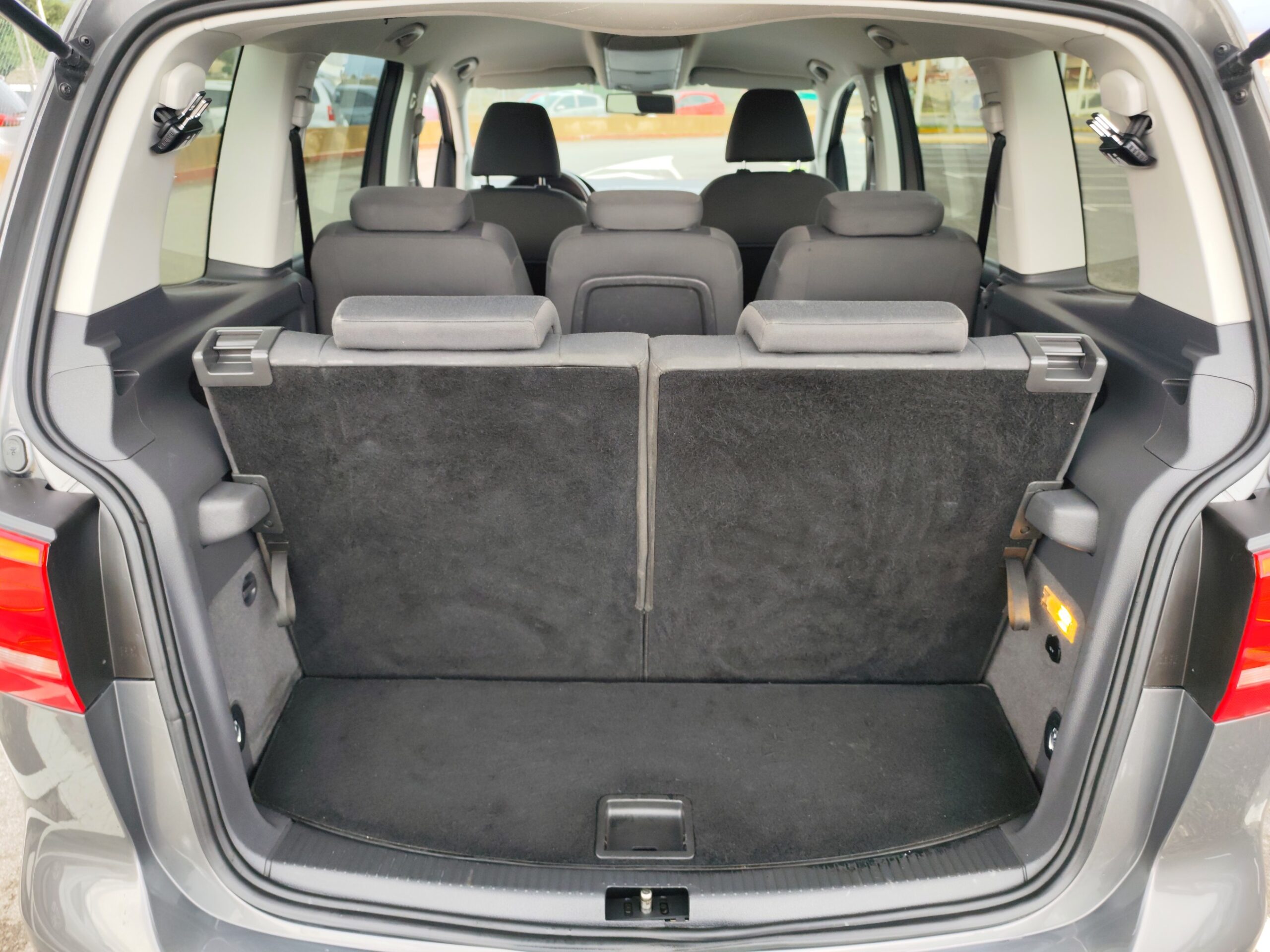 VOLKSWAGEN TOURAN 1.6 DIESEL 105 CV 2011 185.000 KM 7 PLAZAS AUTOMATICO