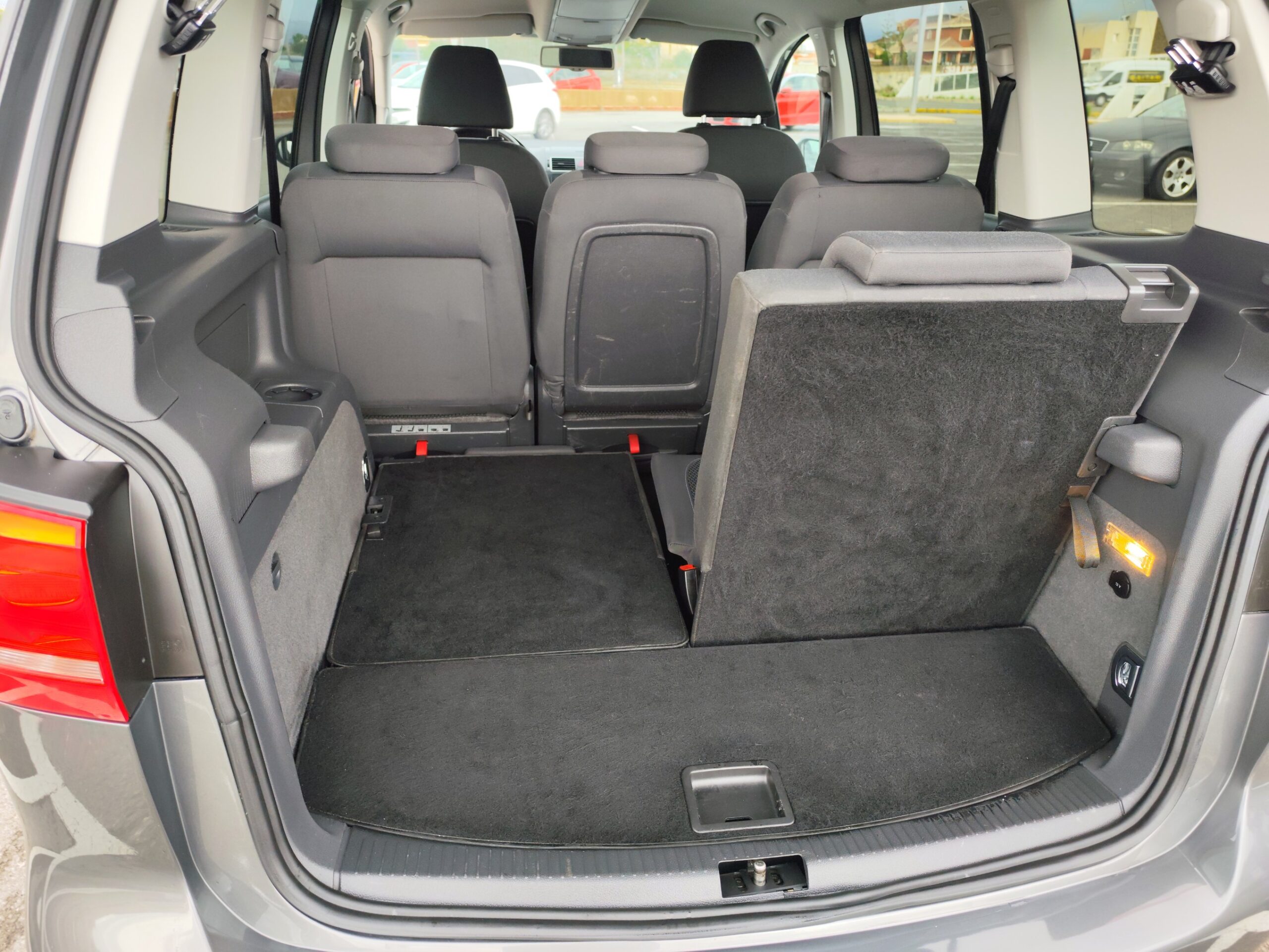 VOLKSWAGEN TOURAN 1.6 DIESEL 105 CV 2011 185.000 KM 7 PLAZAS AUTOMATICO