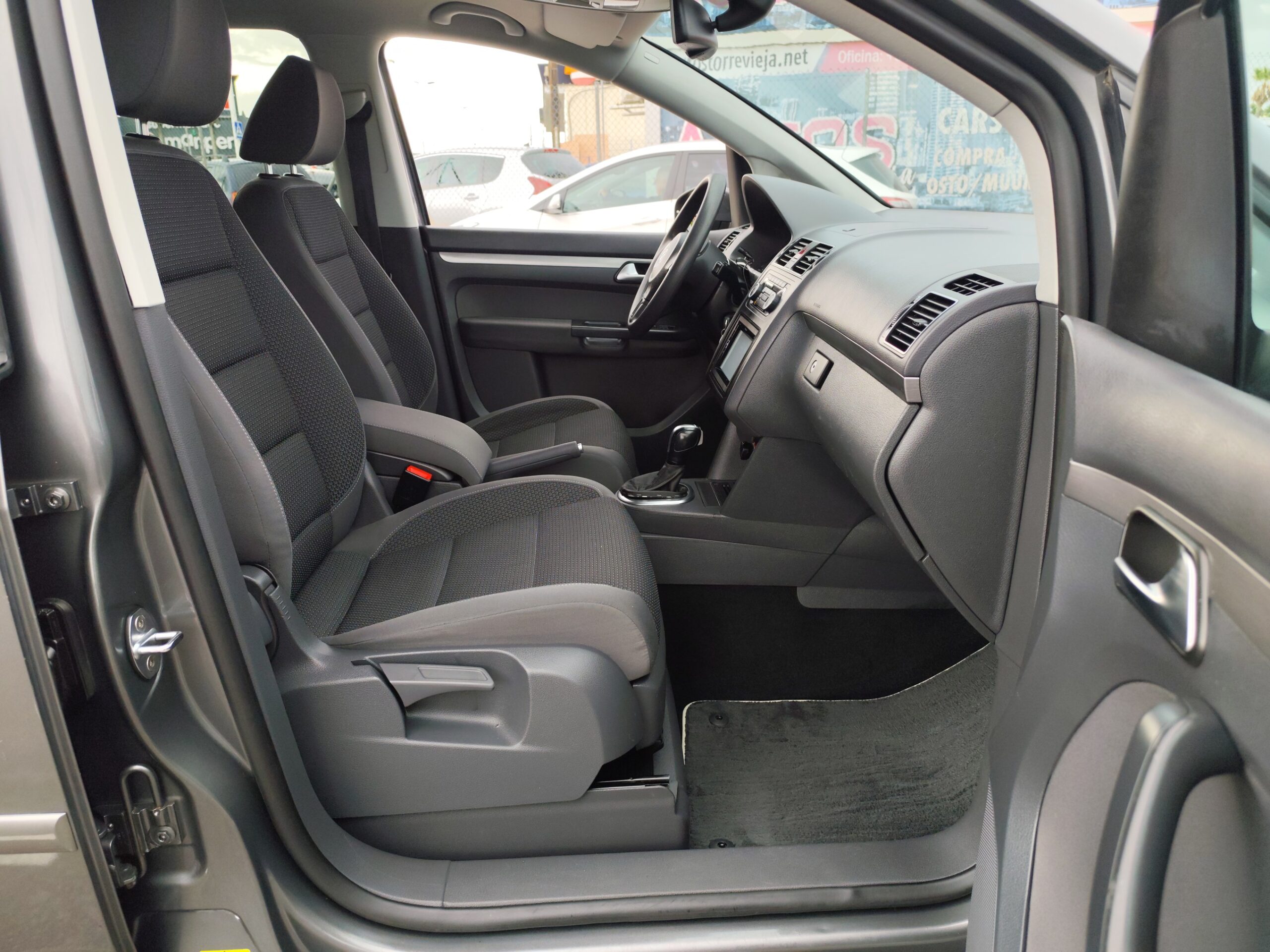 VOLKSWAGEN TOURAN 1.6 DIESEL 105 CV 2011 185.000 KM 7 PLAZAS AUTOMATICO