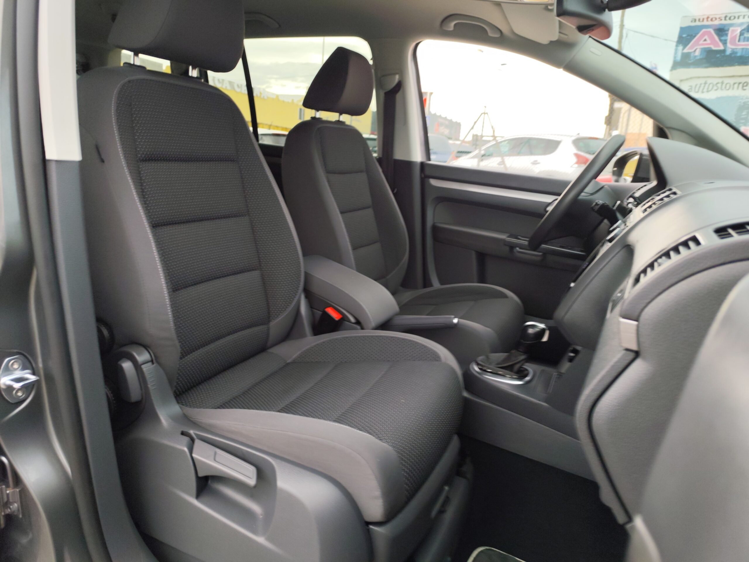 VOLKSWAGEN TOURAN 1.6 DIESEL 105 CV 2011 185.000 KM 7 PLAZAS AUTOMATICO