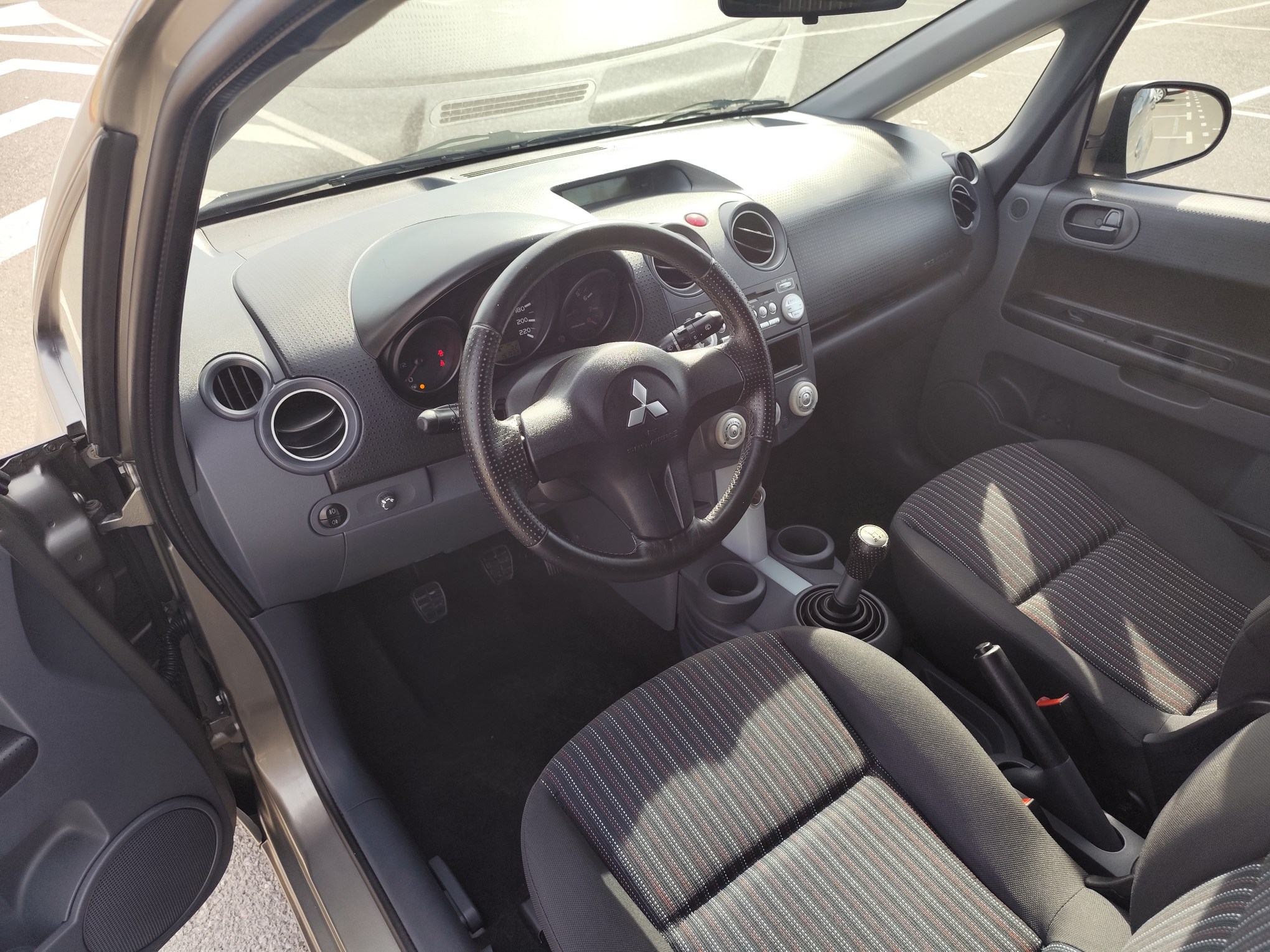 MITSUBISHI COLT 1.3 GASOLINA 95 CV 2007 151.000 KM MANUAL