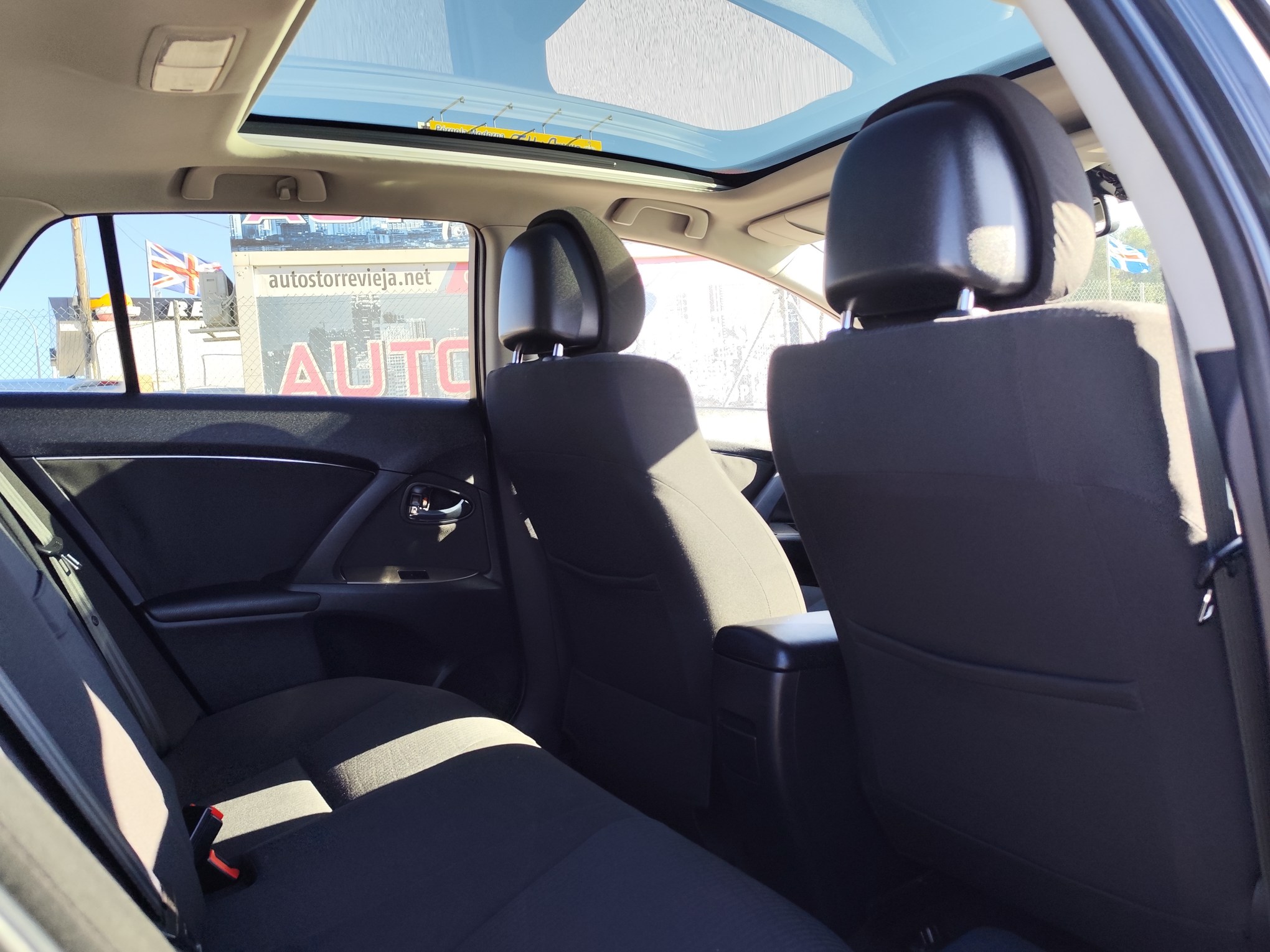 TOYOTA AVENSIS 2.2 DIESEL 150 CV 238.000 KM 2010 AUTOMATICO