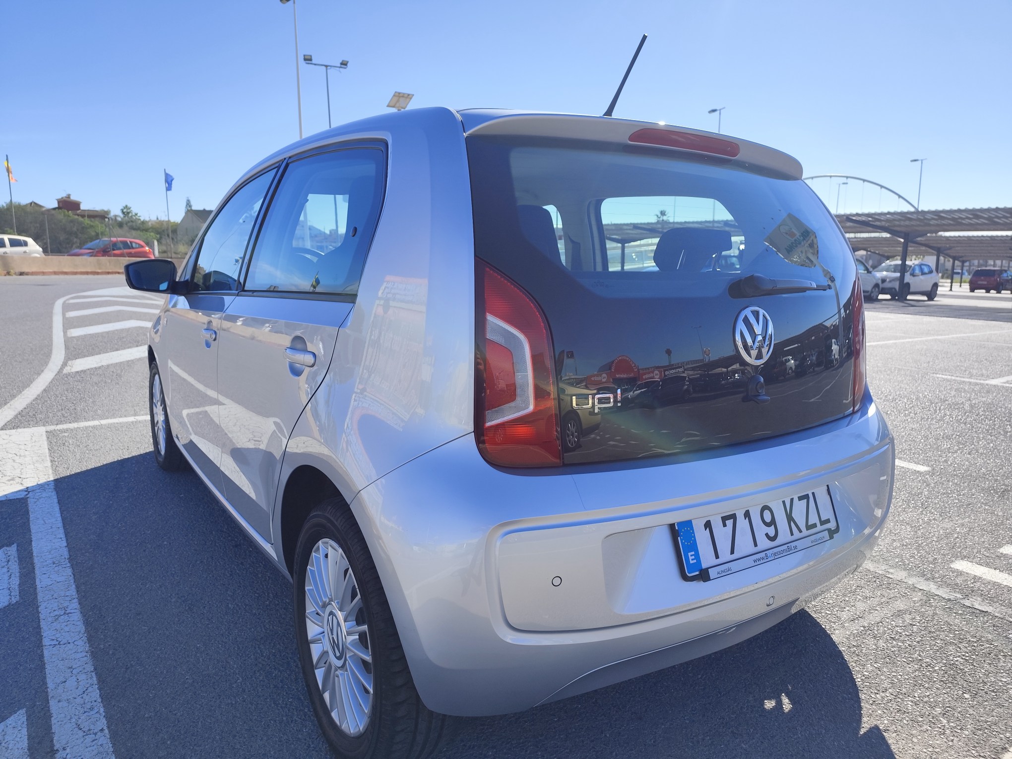 VOLKSWAGEN UP 1.0 GASOLINA 75 CV SOLO 35.000 KM 2016 MANUAL