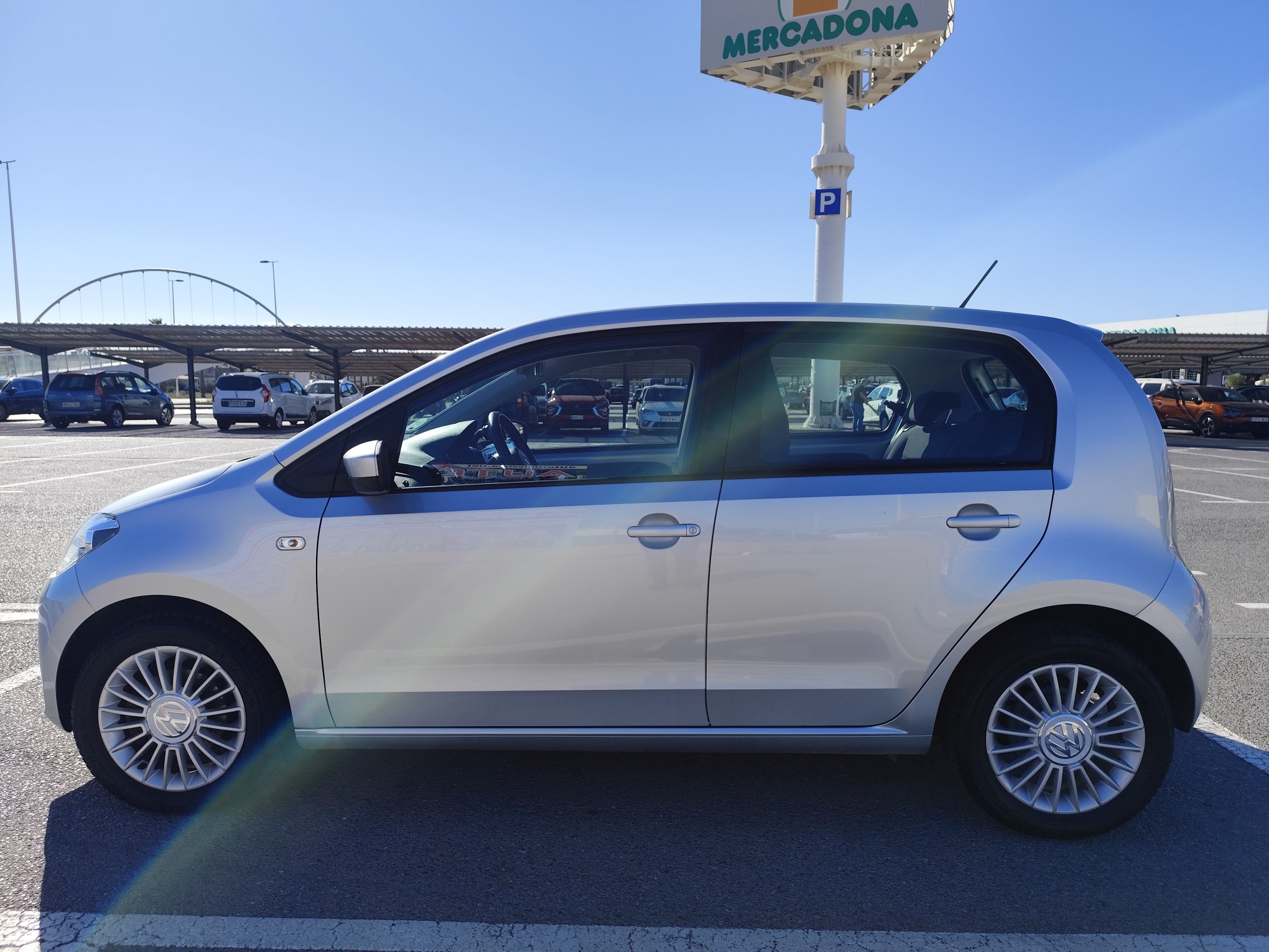 VOLKSWAGEN UP 1.0 GASOLINA 75 CV SOLO 35.000 KM 2016 MANUAL