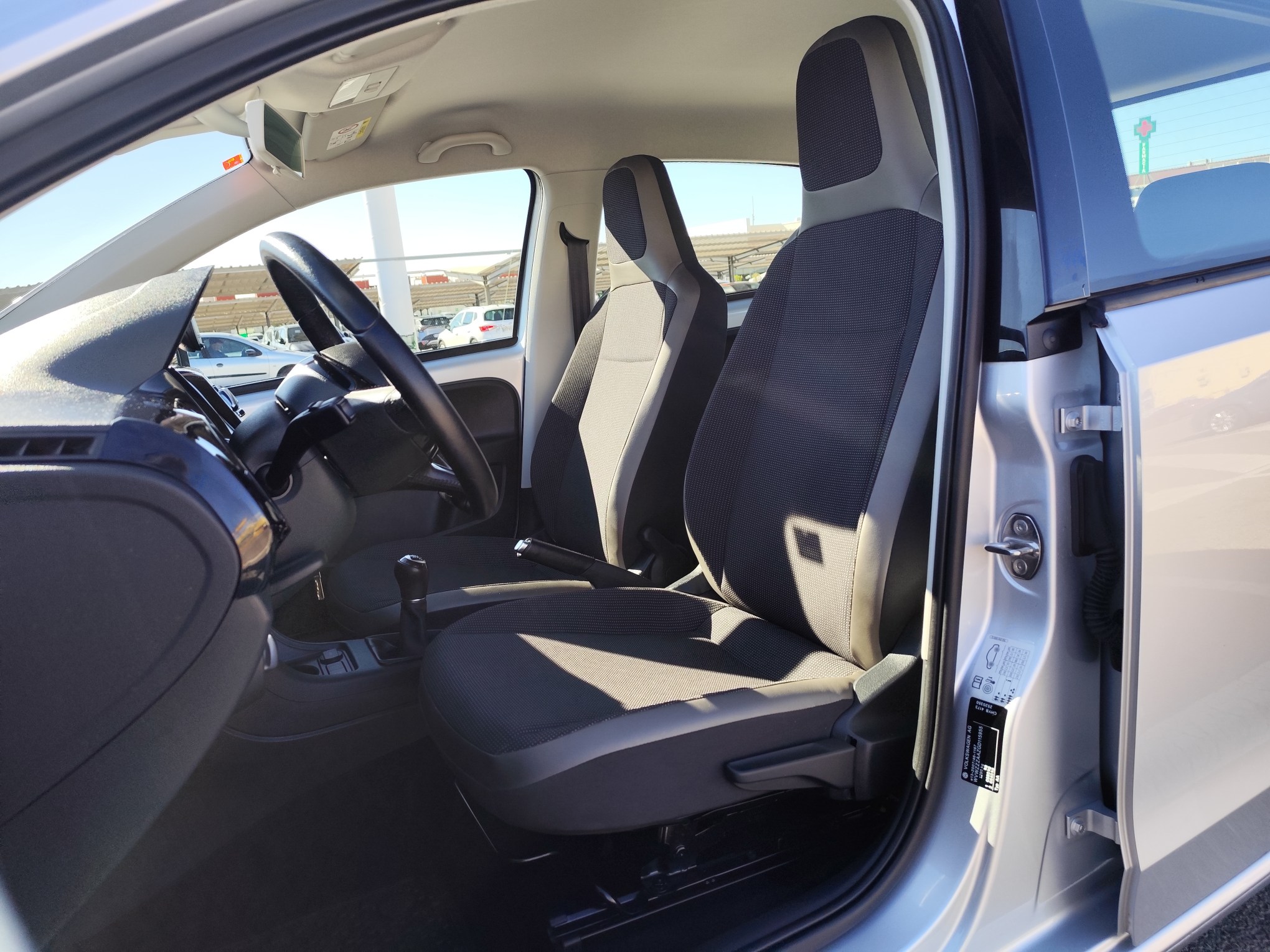 VOLKSWAGEN UP 1.0 GASOLINA 75 CV SOLO 35.000 KM 2016 MANUAL