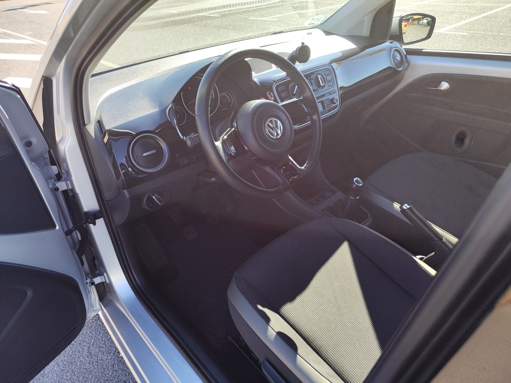 VOLKSWAGEN UP 1.0 GASOLINA 75 CV SOLO 35.000 KM 2016 MANUAL